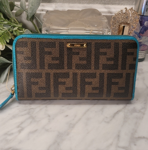 Fendi Zucca Zip Around Wallet EUC - Picture 2 of 13